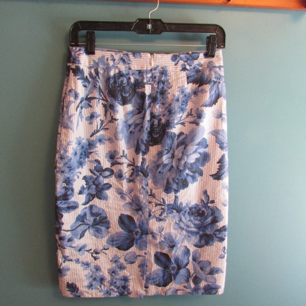 *5 for $25 Bundle Item* Ann Taylor Floral pencil skirt - Picture 3 of 5